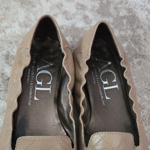 AGL Tan and Black Leather Flats - Picture 3 of 10